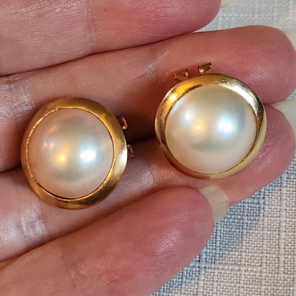 14K Yellow Gold And Pearl Earrings With Leaverback